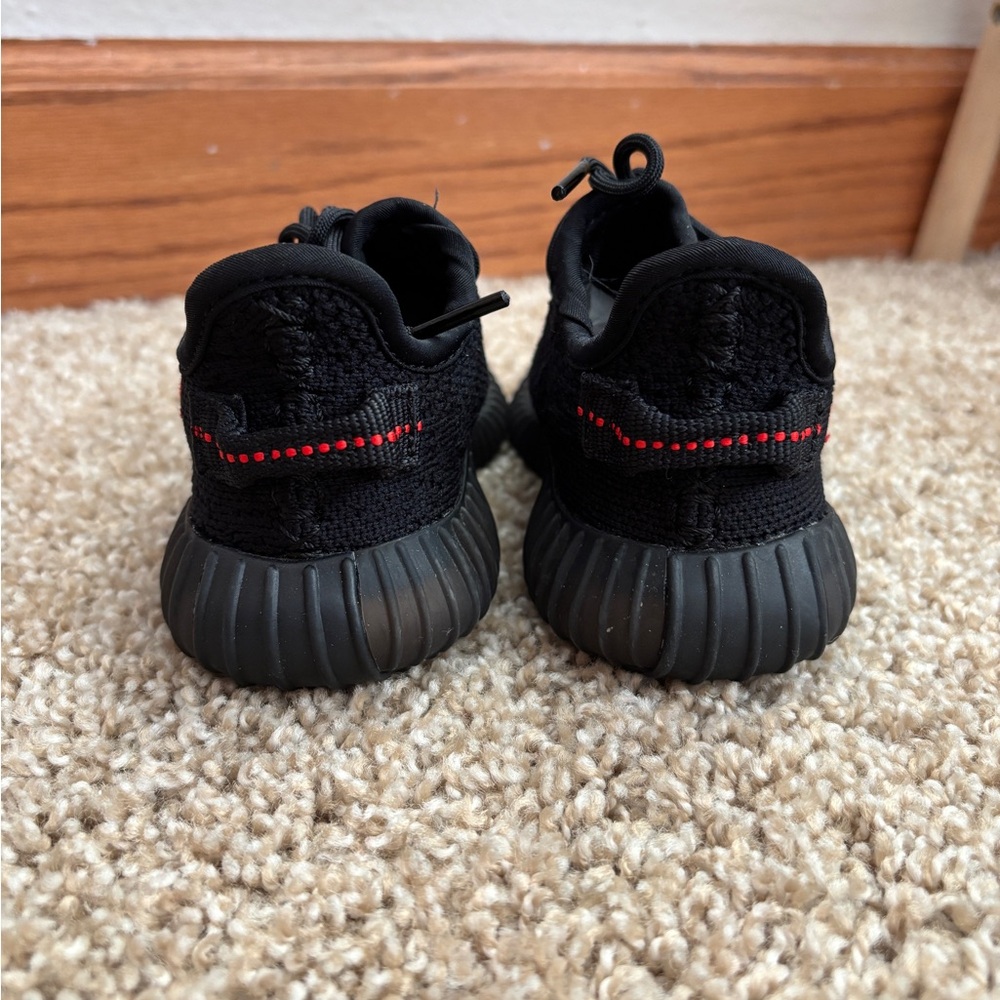 Yeezy 350 - Picture 7 of 11